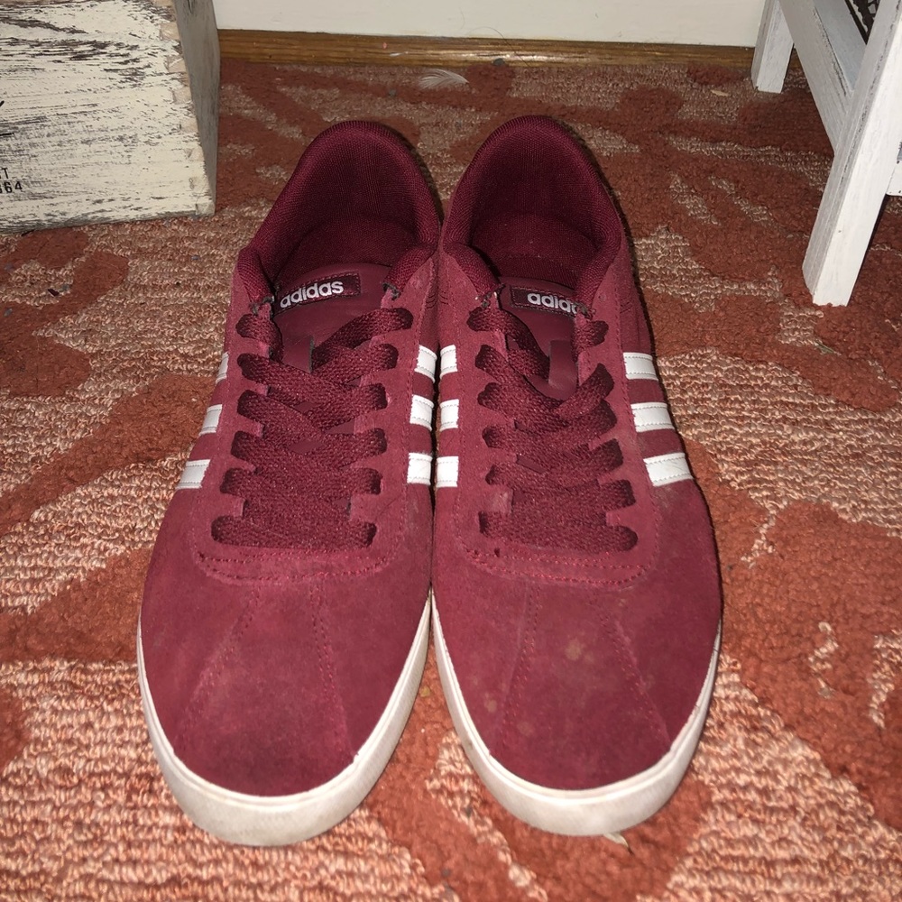 MAROON RED LOW TOP ADIDAS
